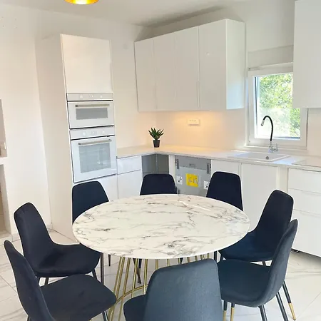 Stonehouse-pag * Povljana