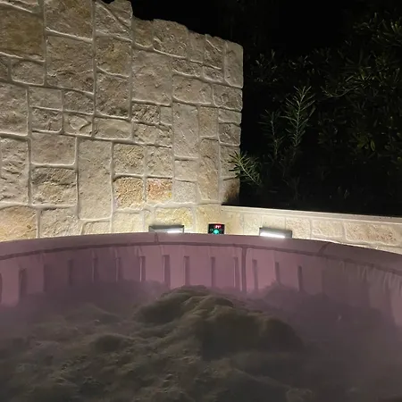 Stonehouse-pag * Povljana