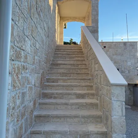 Stonehouse-pag *