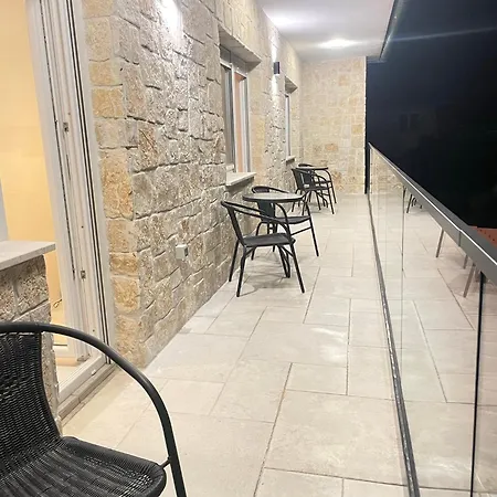 Stonehouse-pag Povljana