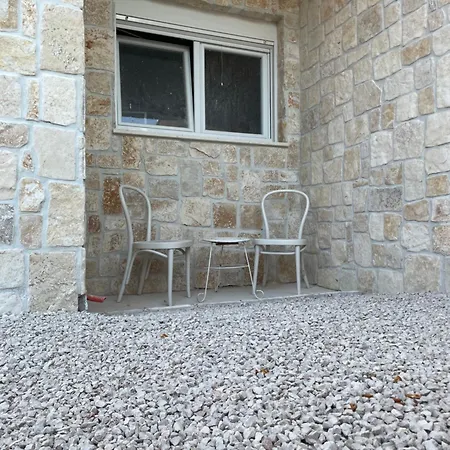 Stonehouse-pag * Povljana